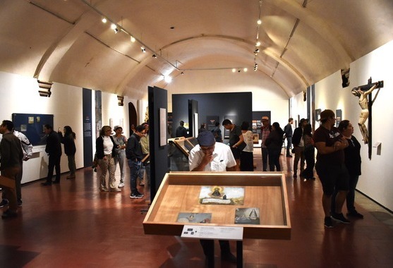 Emociona la expo de 39 grabados de Isidro Madrid en la sede del ISIC